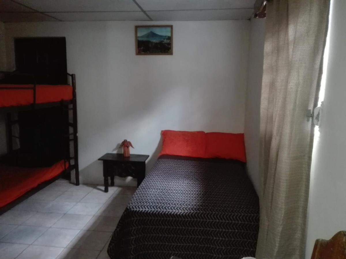 Huellas Hostal Antigua Εξωτερικό φωτογραφία