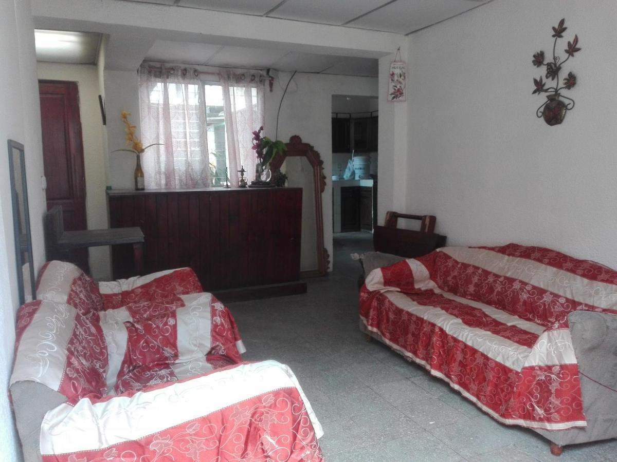 Huellas Hostal Antigua Εξωτερικό φωτογραφία