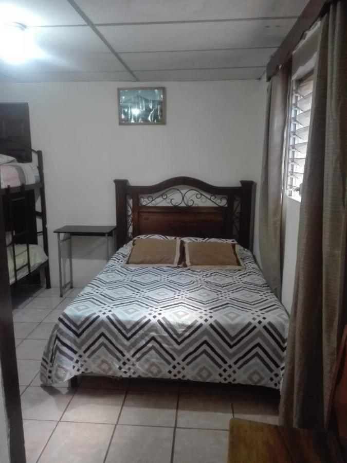 Huellas Hostal Antigua Εξωτερικό φωτογραφία