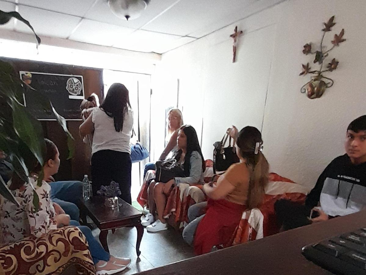 Huellas Hostal Antigua Εξωτερικό φωτογραφία